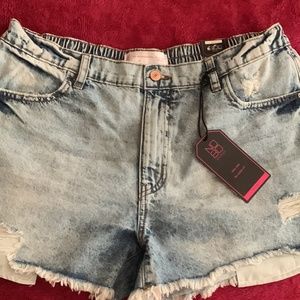 No boundaries shorts
